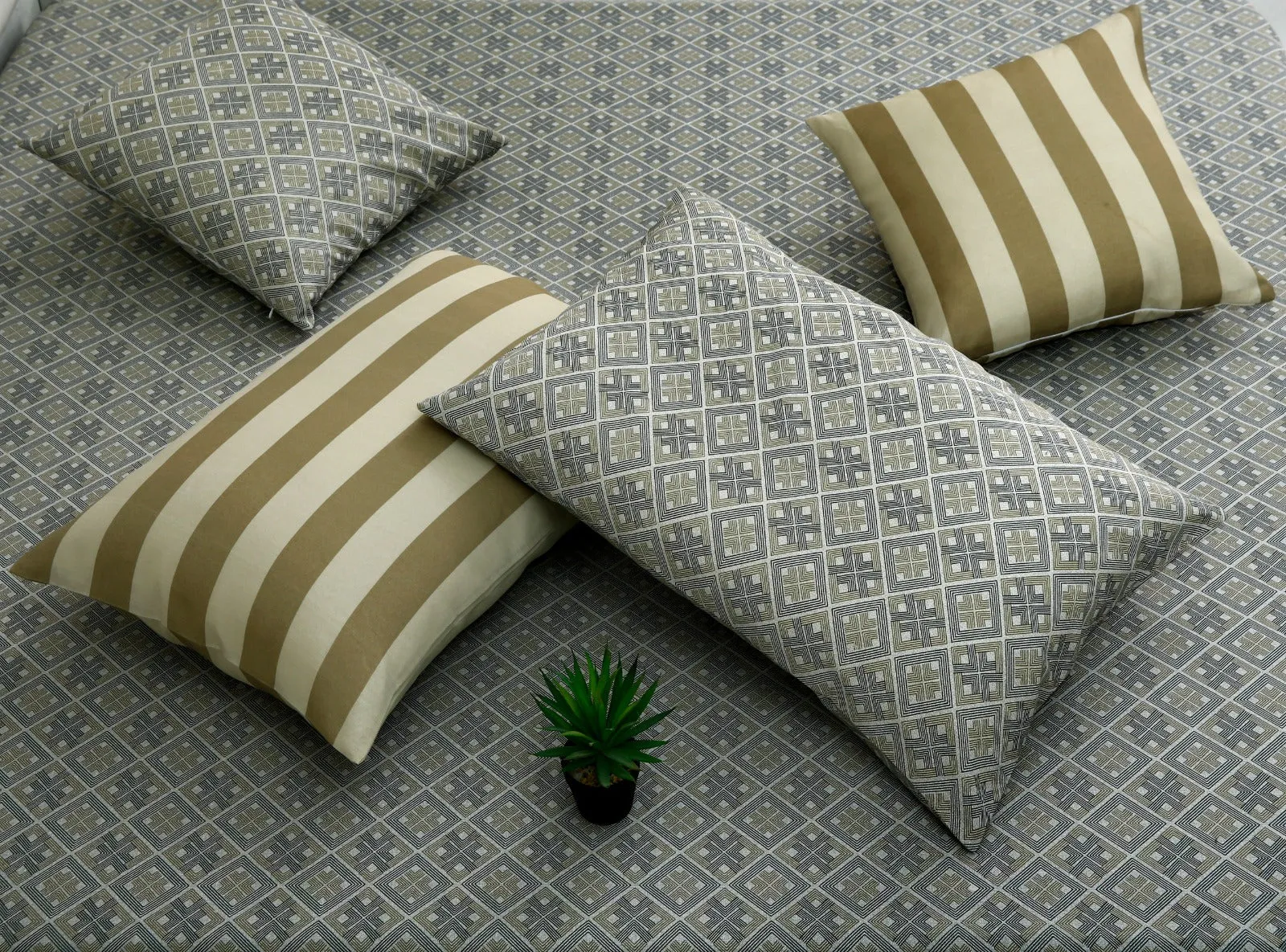 8 PCs Winter Comforter Set-Bold Beige Stripes