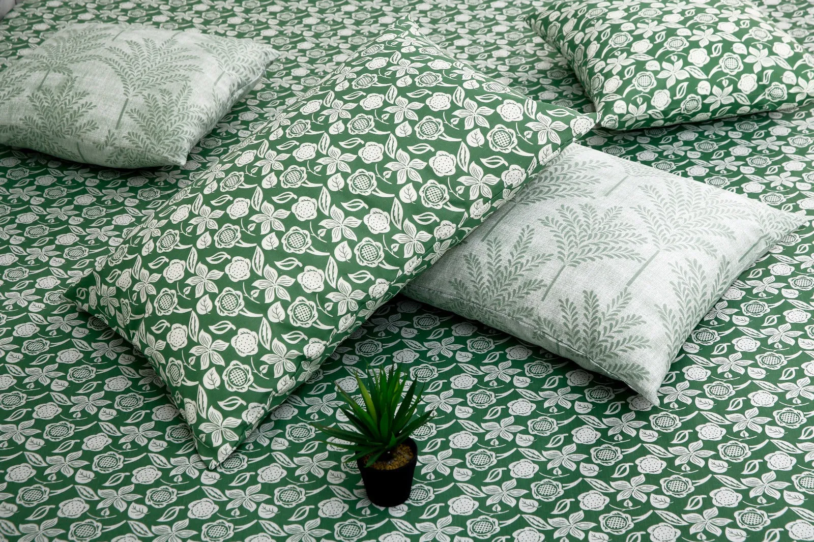 8 PCs Winter Comforter Set-Calla lily