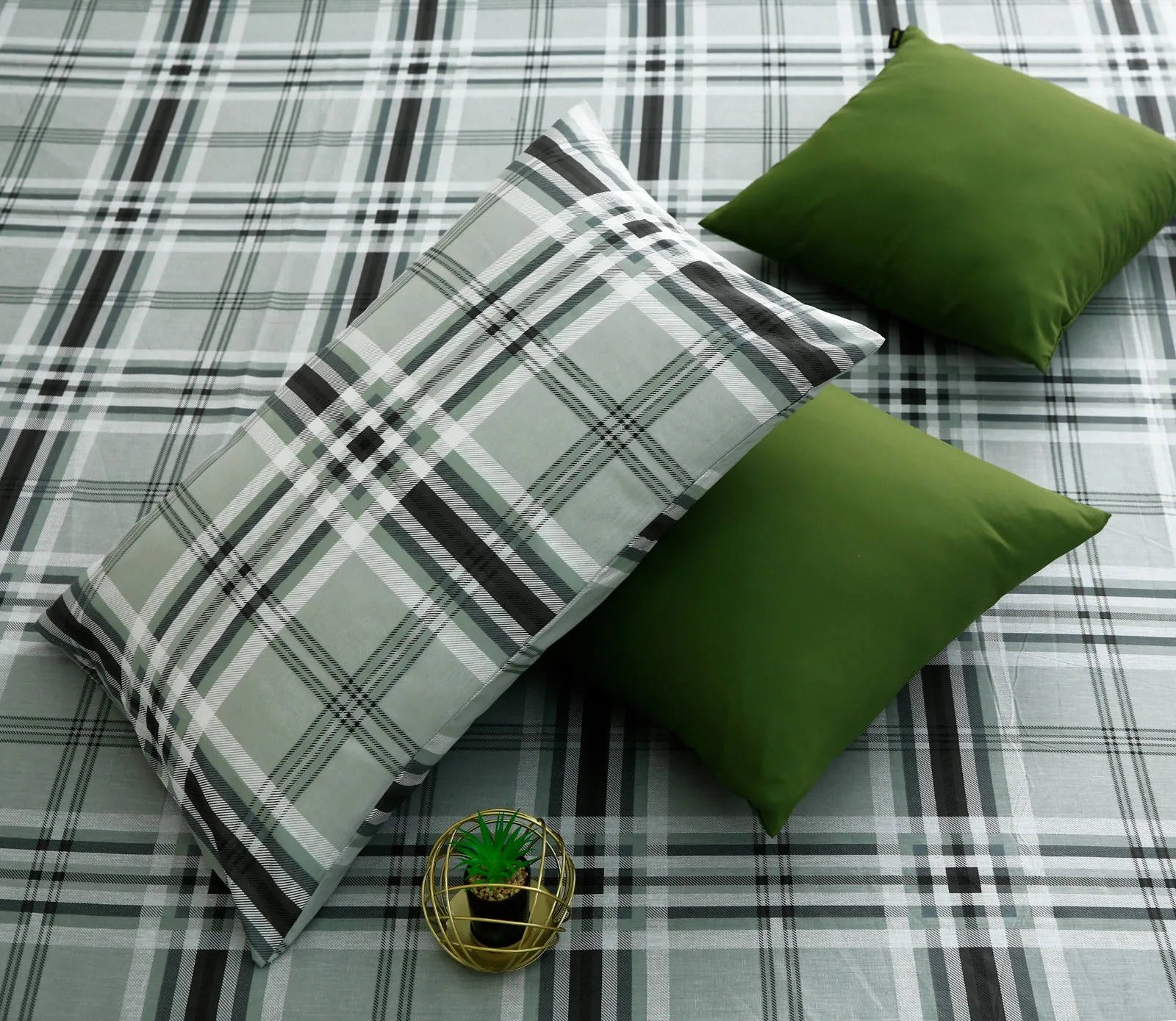 8 PCs Winter Comforter Set-Grey Check