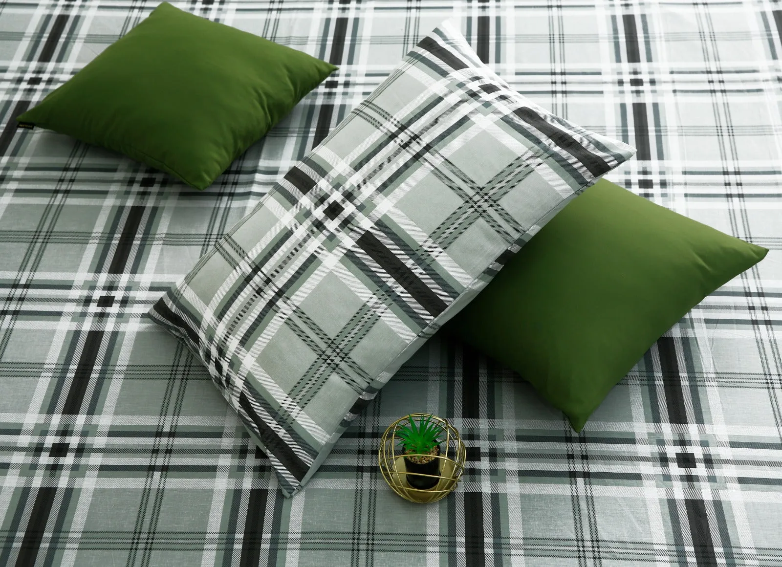 8 PCs Winter Comforter Set-Grey Check