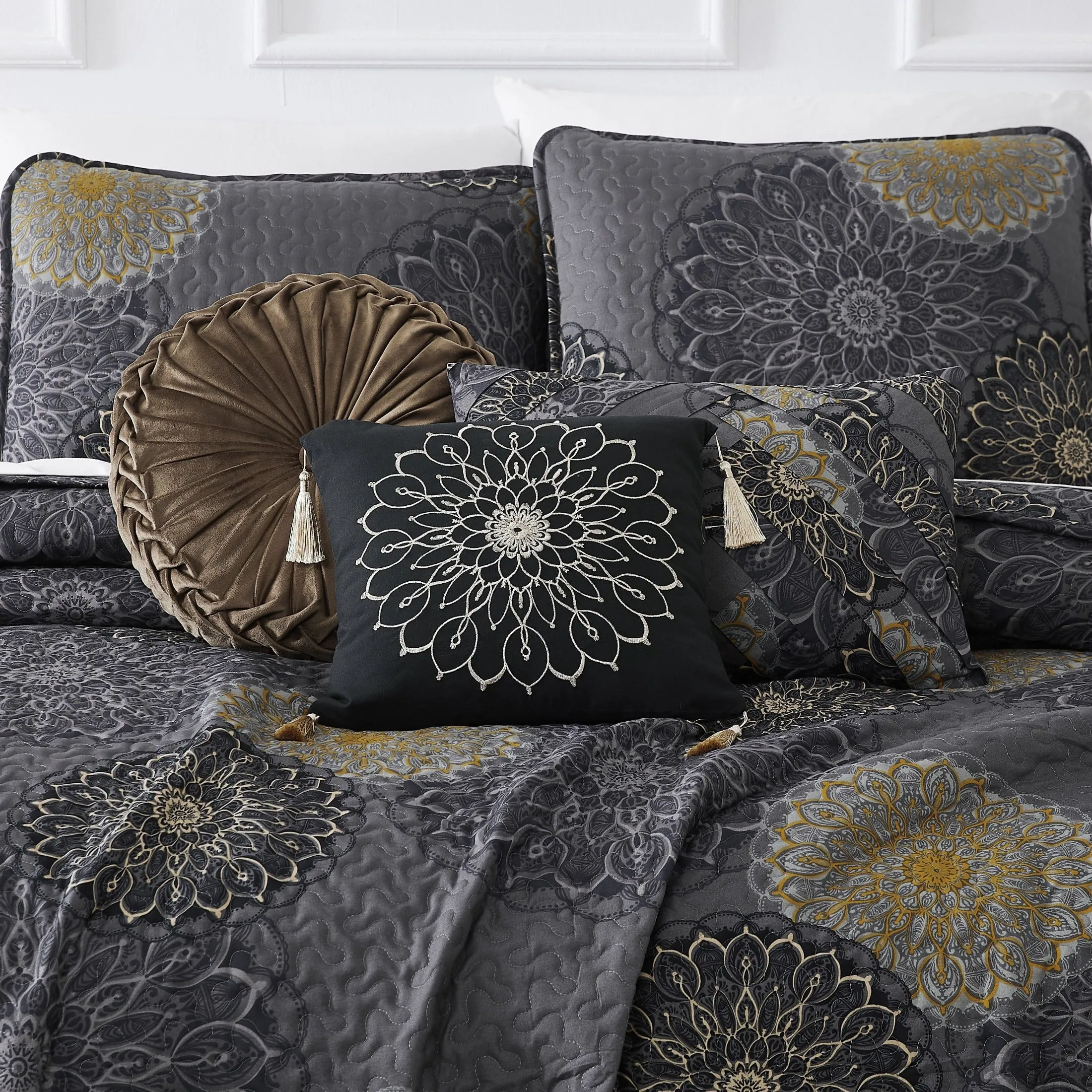 Midnight Floral 6-Piece Quilt Bedding Set