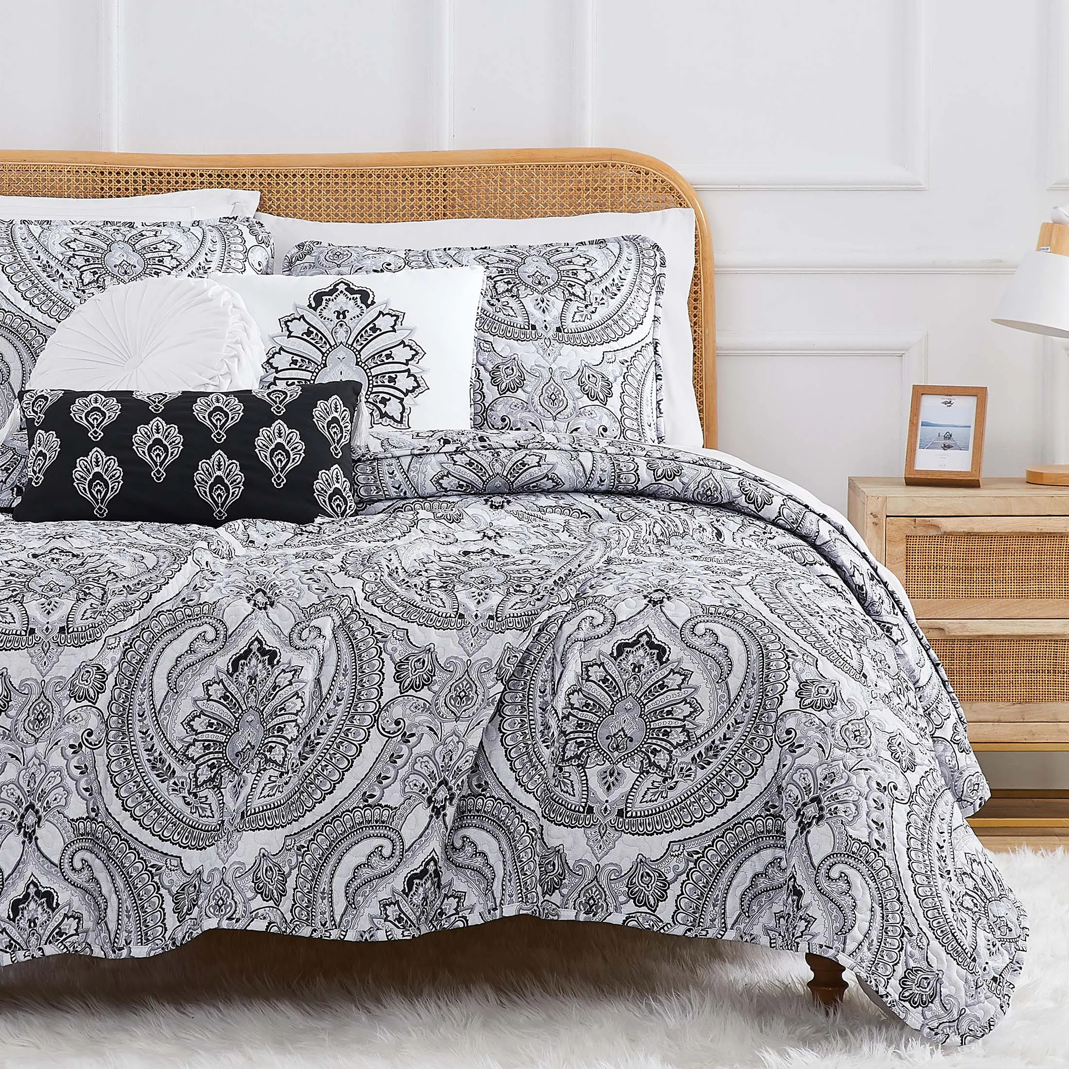 Pure Melody 6-Piece Quilt Bedding Set