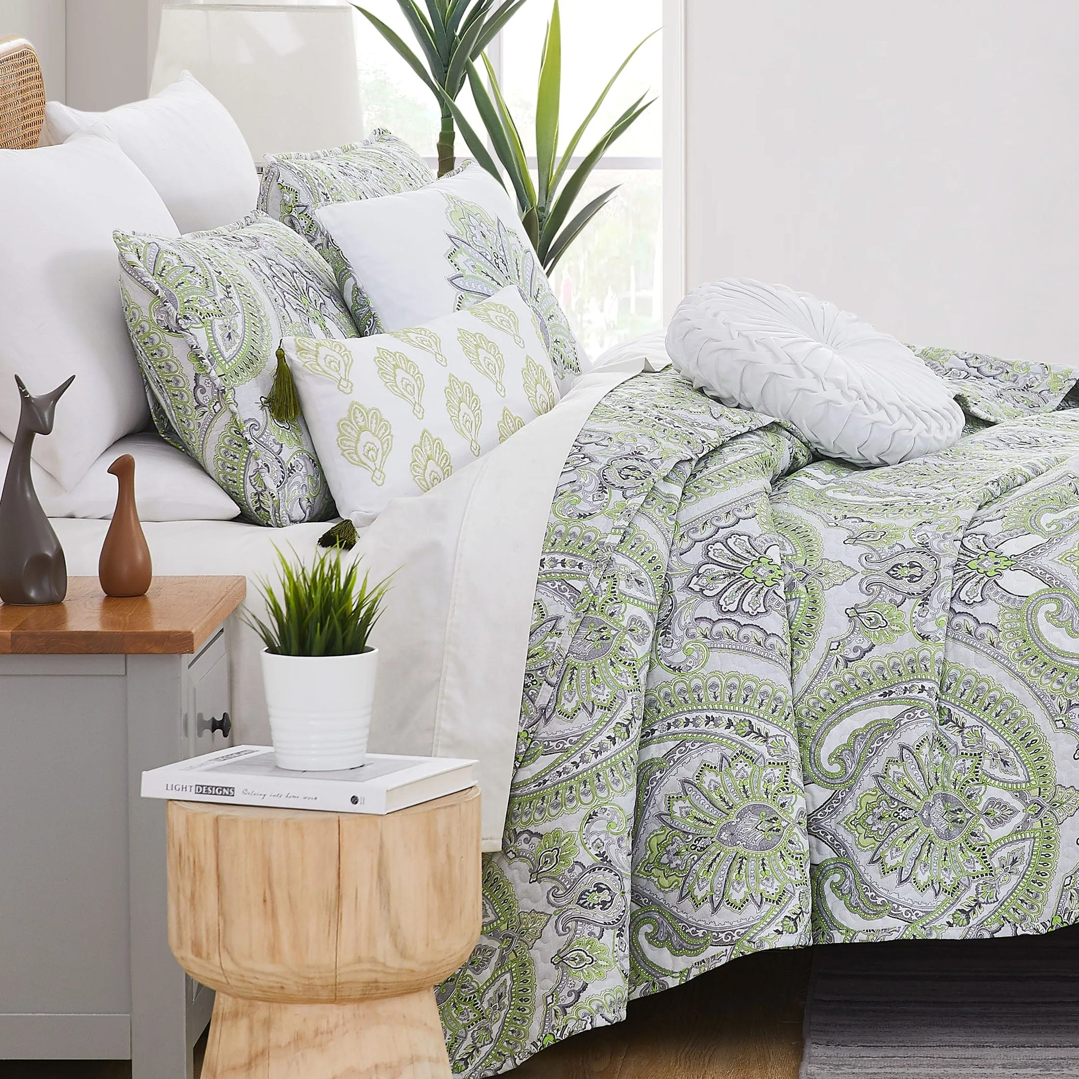 Pure Melody 6-Piece Quilt Bedding Set