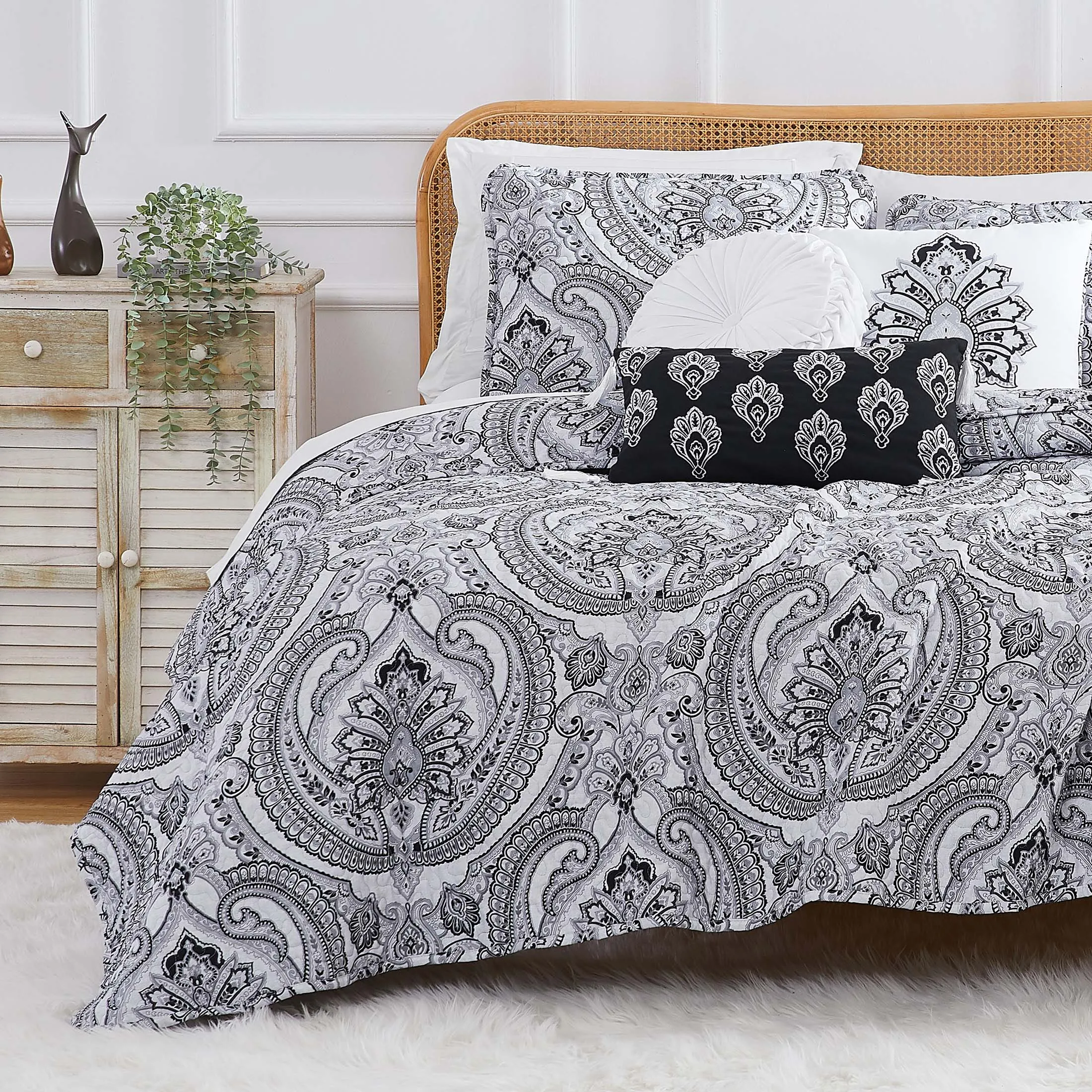 Pure Melody 6-Piece Quilt Bedding Set