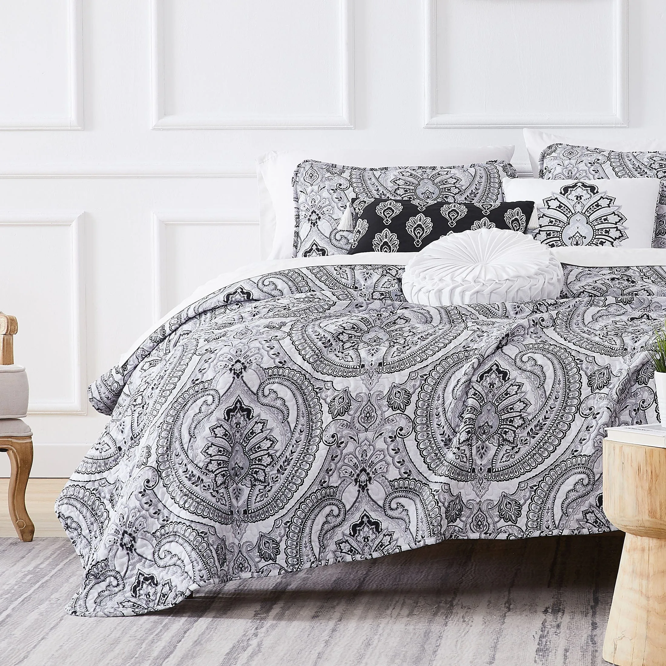 Pure Melody 6-Piece Quilt Bedding Set