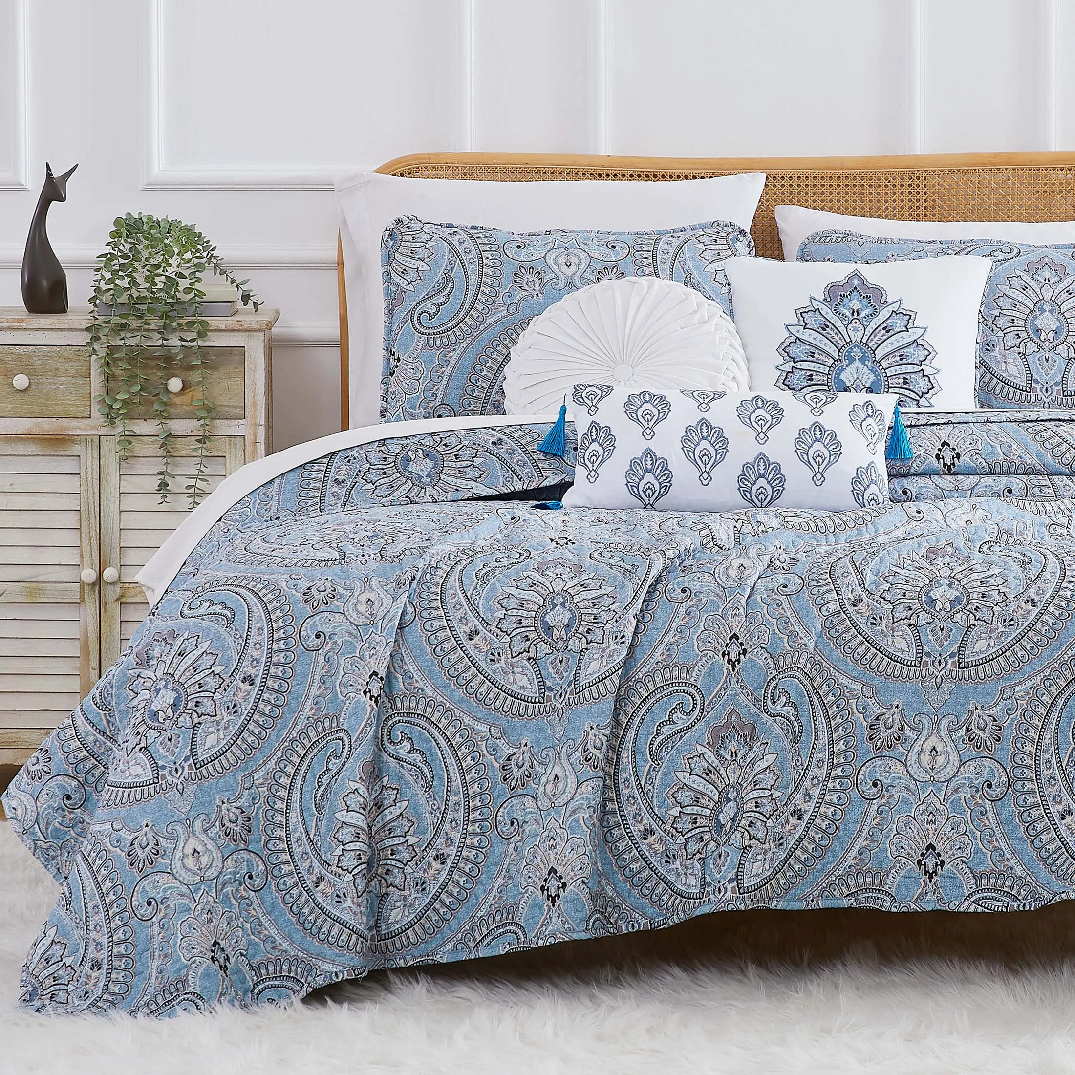 Pure Melody 6-Piece Quilt Bedding Set