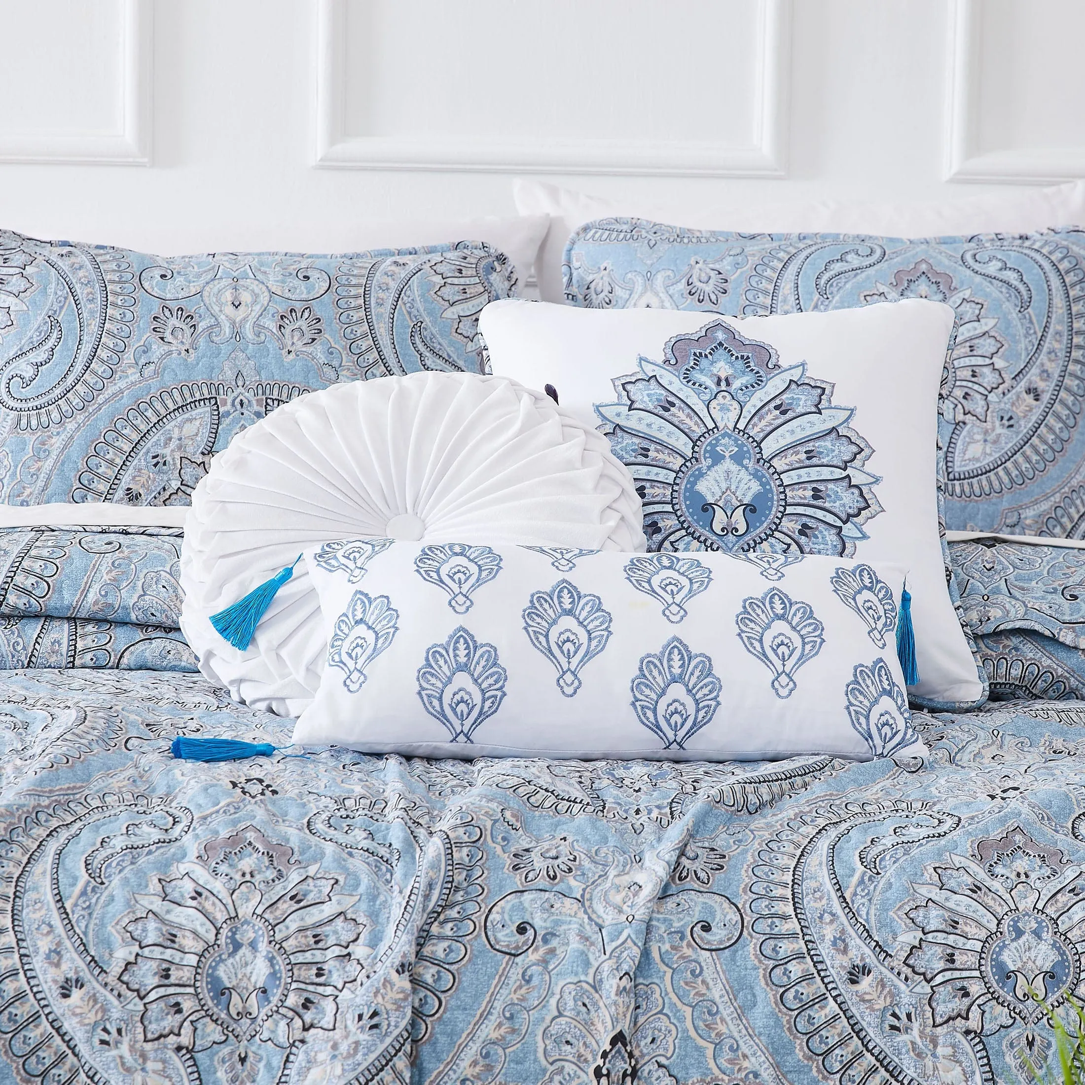 Pure Melody 6-Piece Quilt Bedding Set