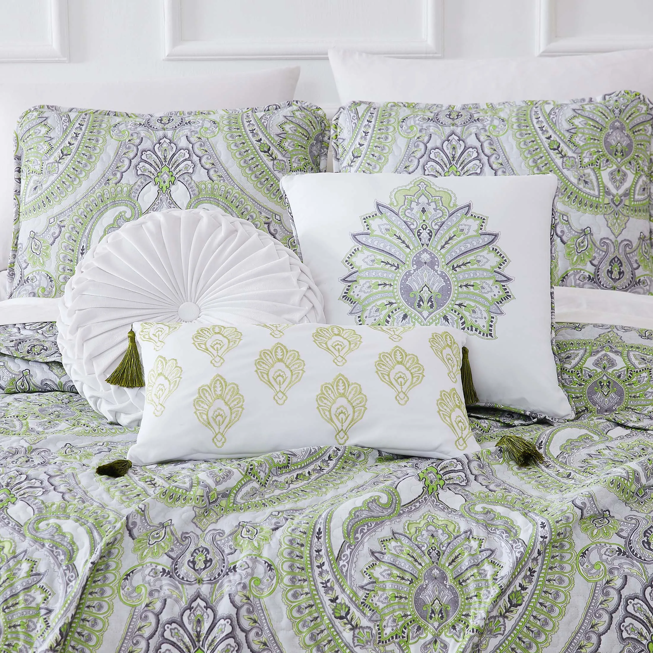 Pure Melody 6-Piece Quilt Bedding Set