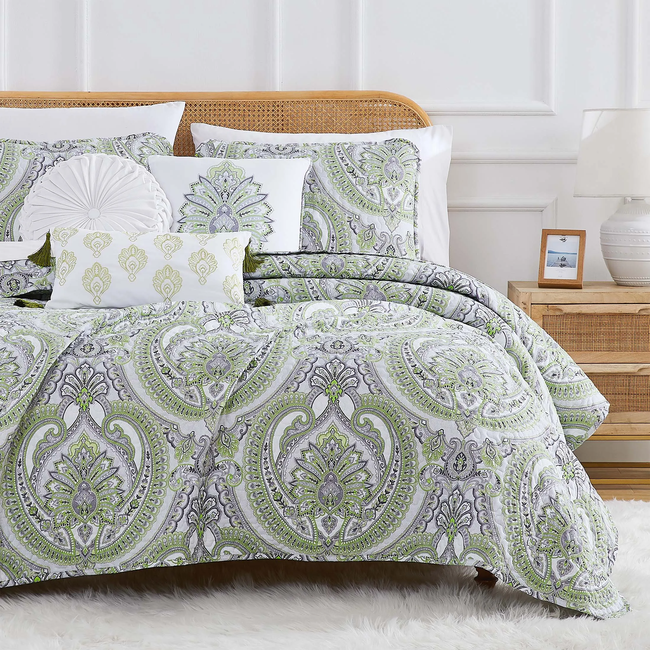 Pure Melody 6-Piece Quilt Bedding Set